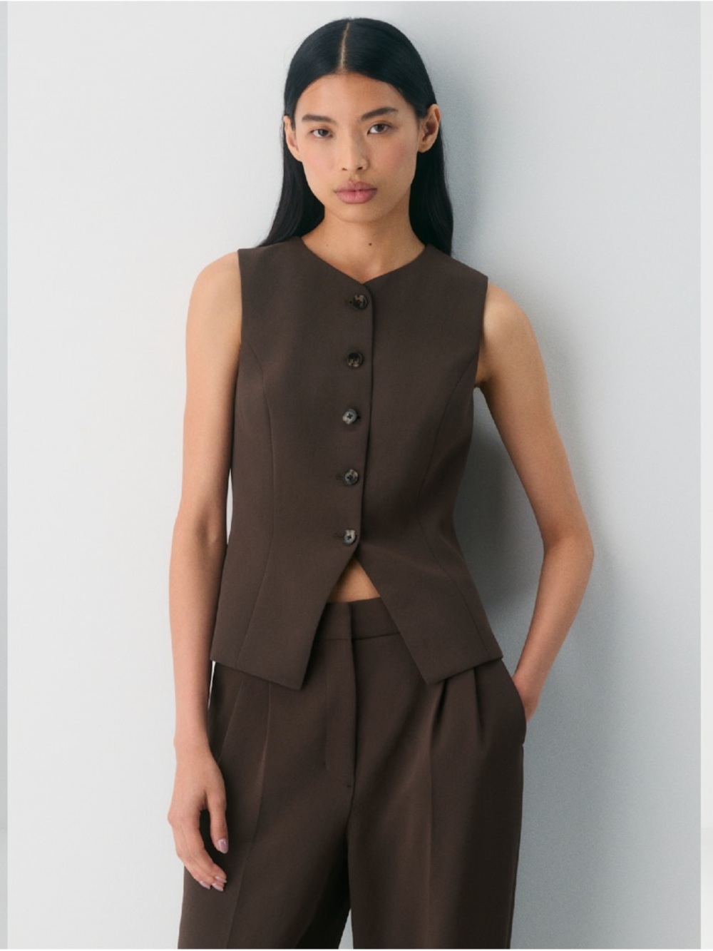 Aritzia Regal Vest Size 8 NWT